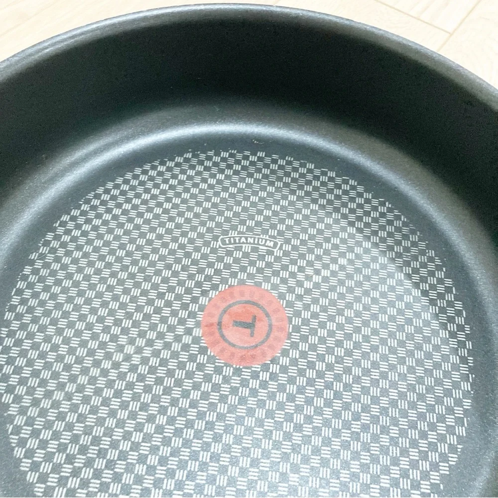 Black Non-Stick Cookware Frying Pan with Glass Lid